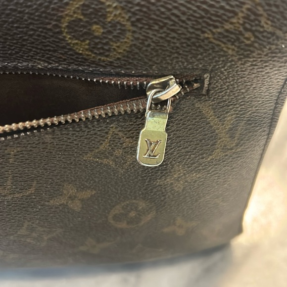 Louis Vuitton - Picture 12 of 16